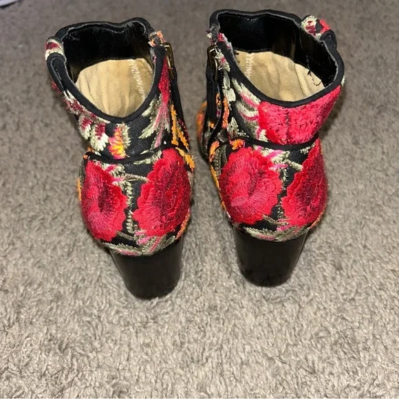 NWOT CROWN VINTAGE Floral Embroidered Ankle Boots - Picture 6 of 10